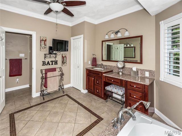 111 Timberwood Lane, Collinsville, IL 62234