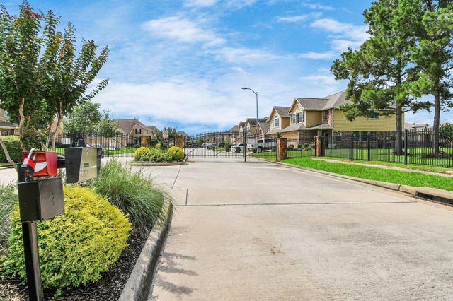8624 Sunset Loch Drive, Spring, TX 77379