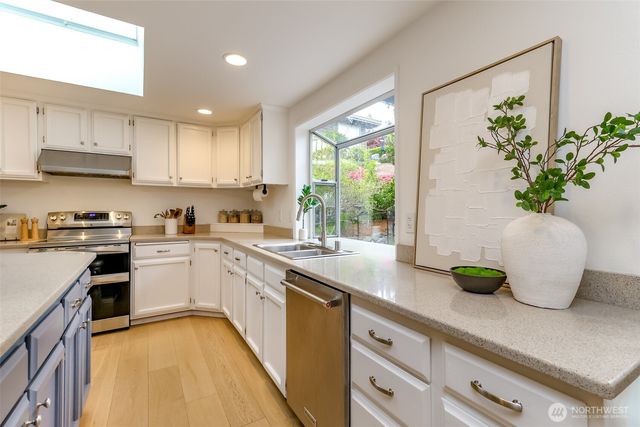 1855 Hillside Drive NE, Tacoma, WA 98422