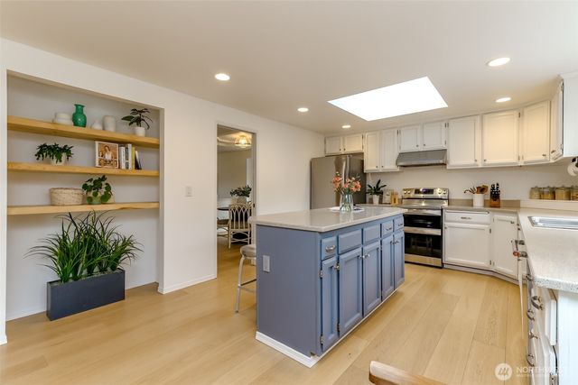 1855 Hillside Drive NE, Tacoma, WA 98422