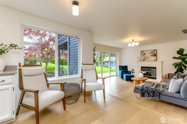 1855 Hillside Drive NE, Tacoma, WA 98422