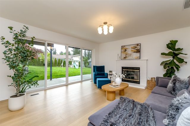 1855 Hillside Drive NE, Tacoma, WA 98422