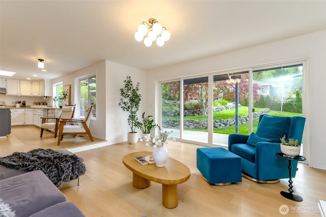 1855 Hillside Drive NE, Tacoma, WA 98422