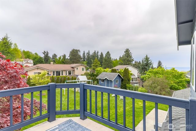 1855 Hillside Drive NE, Tacoma, WA 98422