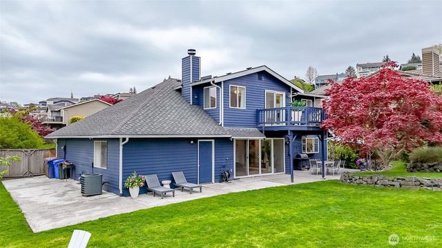 1855 Hillside Drive NE, Tacoma, WA 98422