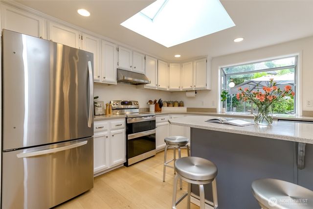 1855 Hillside Drive NE, Tacoma, WA 98422