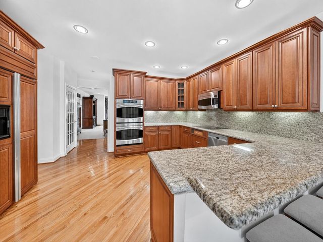 44742 Broadmoor Circle N, Northville, MI 48168