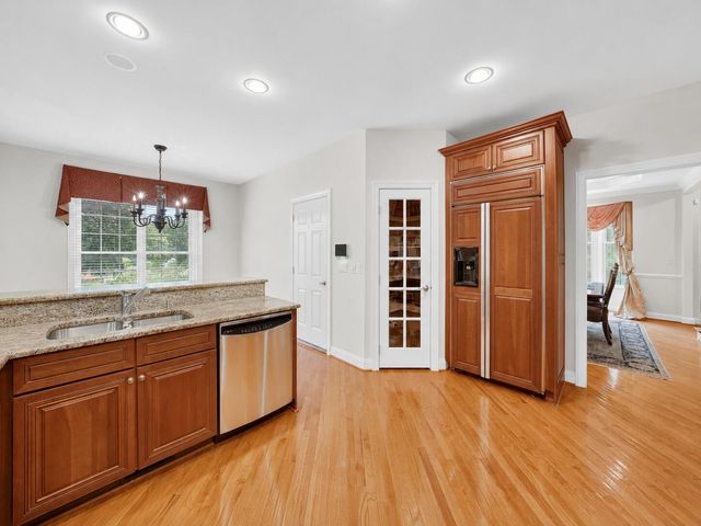 44742 Broadmoor Circle N, Northville, MI 48168