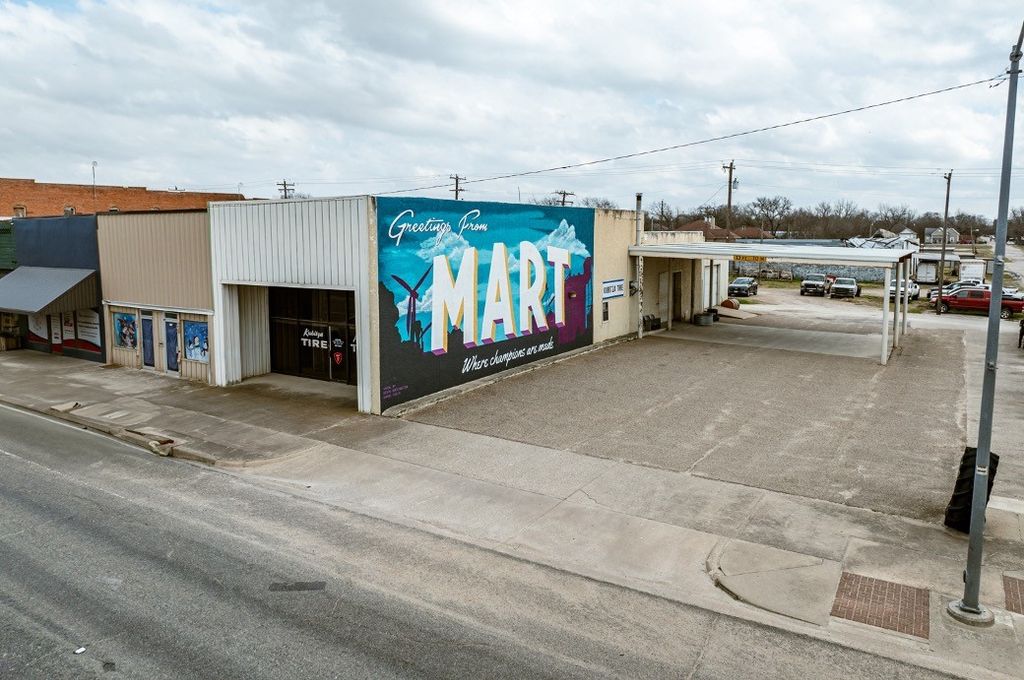 404 Texas Avenue, Mart, TX 76664