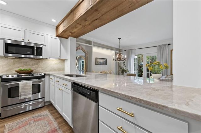 26 Old Ivy Square NE 26, Atlanta, GA 30342
