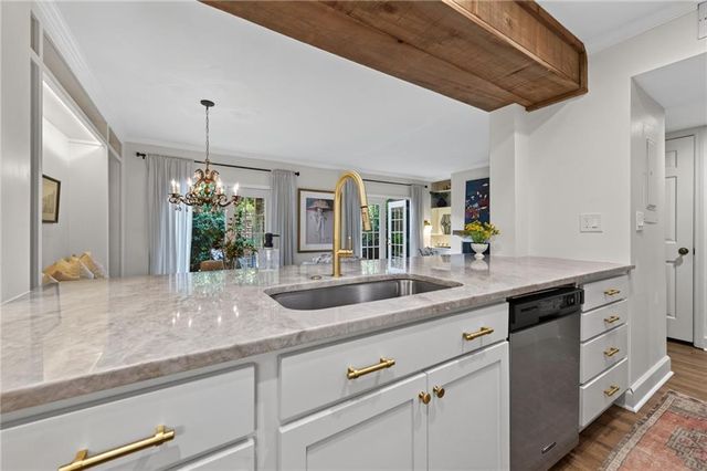 26 Old Ivy Square NE 26, Atlanta, GA 30342
