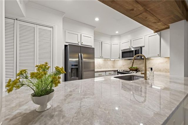 26 Old Ivy Square NE 26, Atlanta, GA 30342
