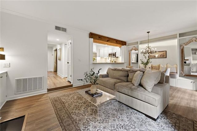 26 Old Ivy Square NE 26, Atlanta, GA 30342