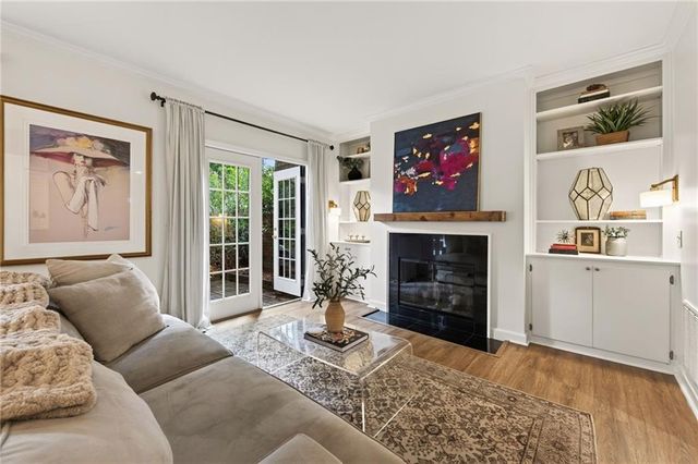 26 Old Ivy Square NE 26, Atlanta, GA 30342