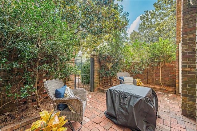 26 Old Ivy Square NE 26, Atlanta, GA 30342