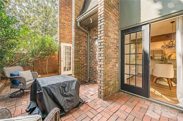 26 Old Ivy Square NE 26, Atlanta, GA 30342