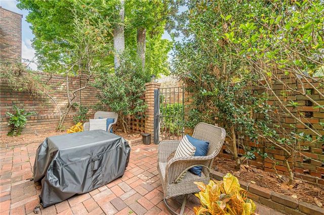 26 Old Ivy Square NE 26, Atlanta, GA 30342
