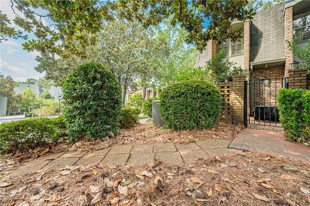 26 Old Ivy Square NE 26, Atlanta, GA 30342