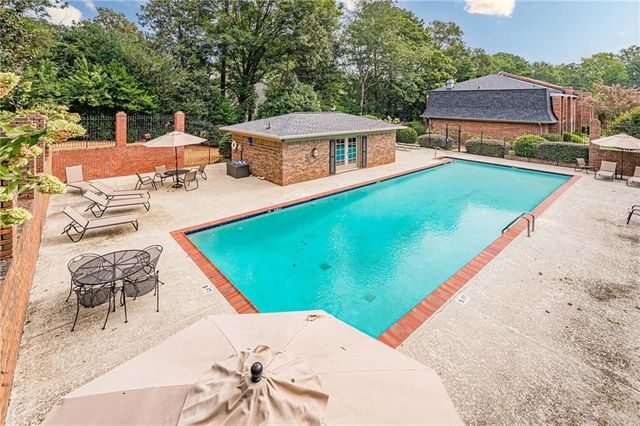 26 Old Ivy Square NE 26, Atlanta, GA 30342