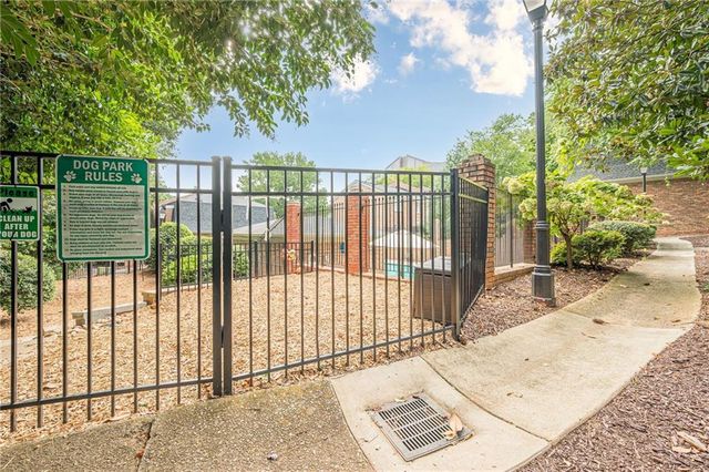 26 Old Ivy Square NE 26, Atlanta, GA 30342