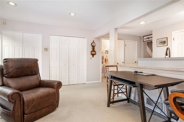 33 Georgetown Ln, Perinton, NY 14450
