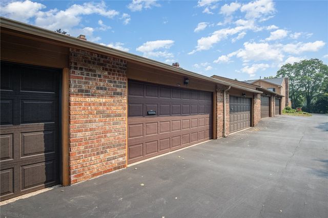 33 Georgetown Ln, Perinton, NY 14450