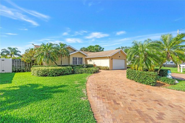 1770 GLEN LAKES BOULEVARD N, St Petersburg, FL 33702