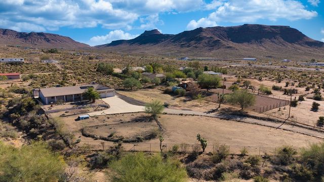 3228 N Kayenta, Golden Valley, AZ 86413