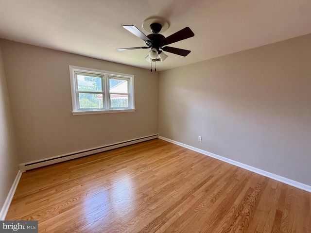 19 PINE AVE, Lebanon, PA 17042