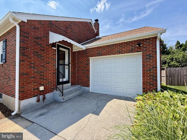 19 PINE AVE, Lebanon, PA 17042