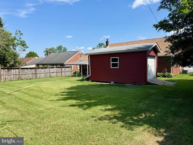 19 PINE AVE, Lebanon, PA 17042