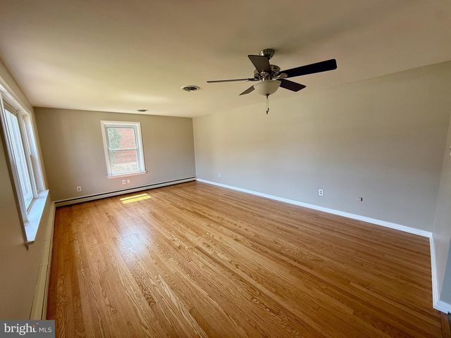 19 PINE AVE, Lebanon, PA 17042