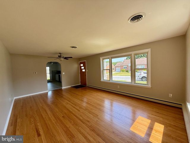 19 PINE AVE, Lebanon, PA 17042
