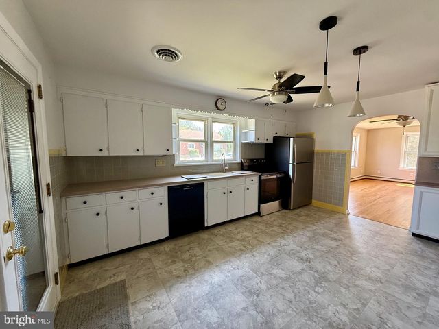 19 PINE AVE, Lebanon, PA 17042