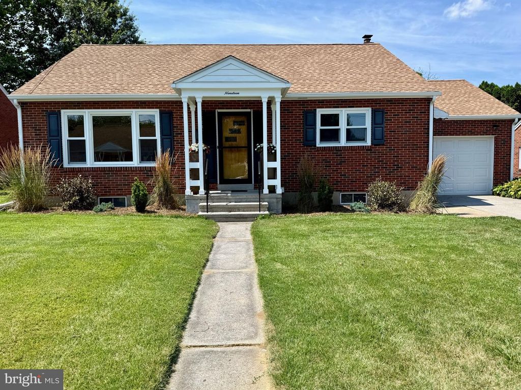 19 PINE AVE, Lebanon, PA 17042