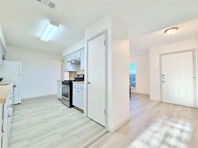 8200 Furness DR, Austin, TX 78753