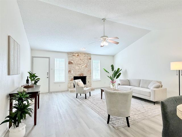 8200 Furness DR, Austin, TX 78753