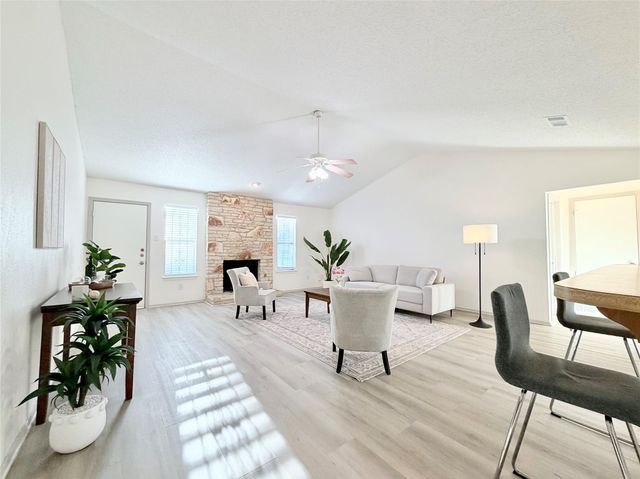 8200 Furness DR, Austin, TX 78753