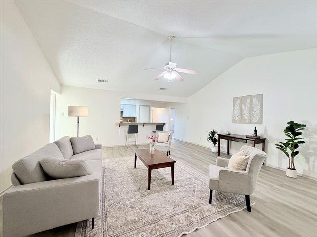 8200 Furness DR, Austin, TX 78753