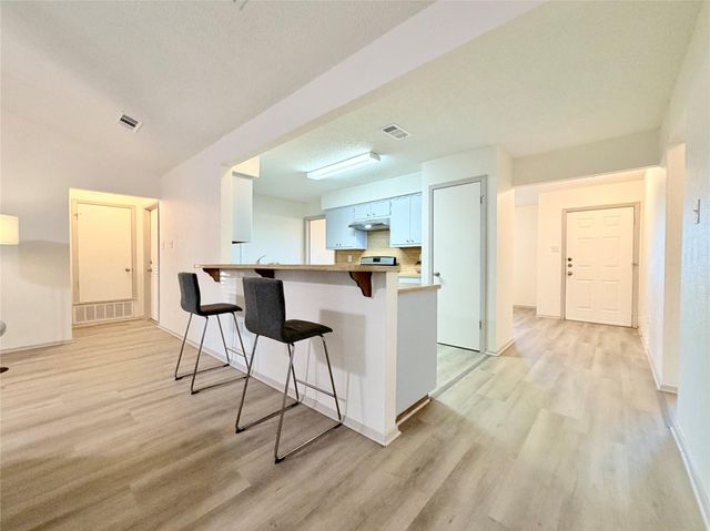8200 Furness DR, Austin, TX 78753