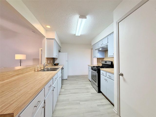 8200 Furness DR, Austin, TX 78753