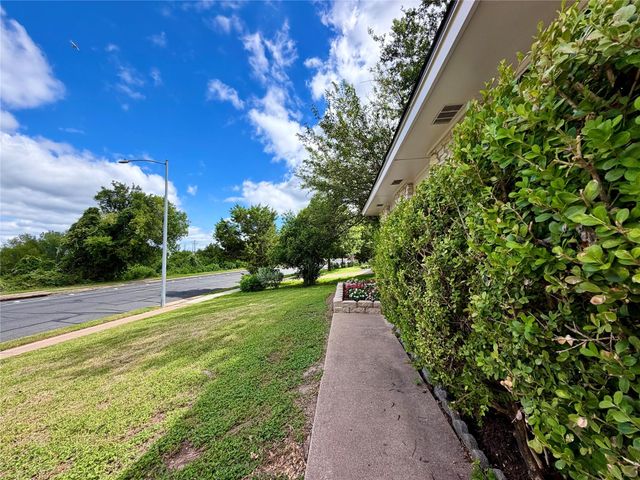 8200 Furness DR, Austin, TX 78753