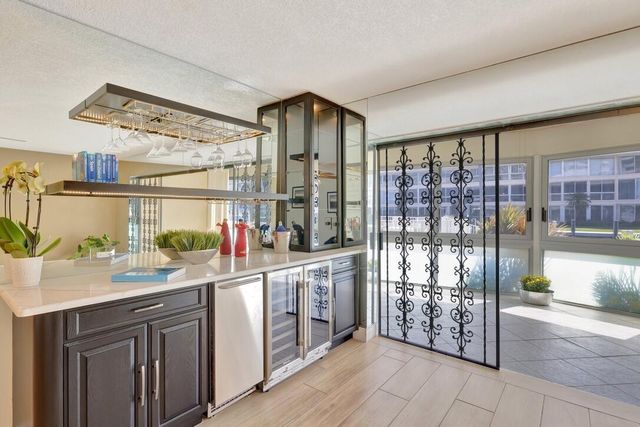 3050 NE 48th Street 107, Fort Lauderdale, FL 33308