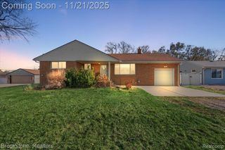 38226 Groesbeck Highway, Clinton Township, MI 48036