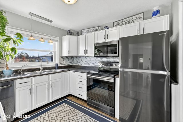 24584 Mccutchenville Road, Perrysburg, OH 43551