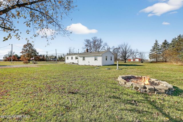 24584 Mccutchenville Road, Perrysburg, OH 43551