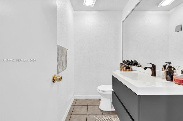 2927 Bogota Ave -, Cooper City, FL 33026