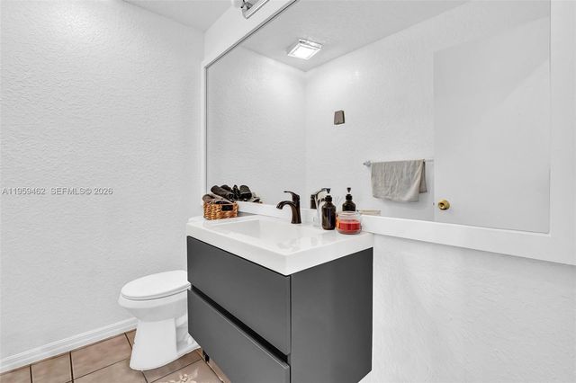 2927 Bogota Ave -, Cooper City, FL 33026