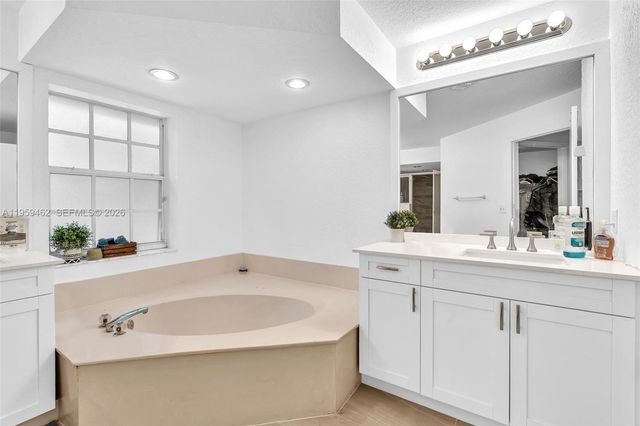 2927 Bogota Ave -, Cooper City, FL 33026