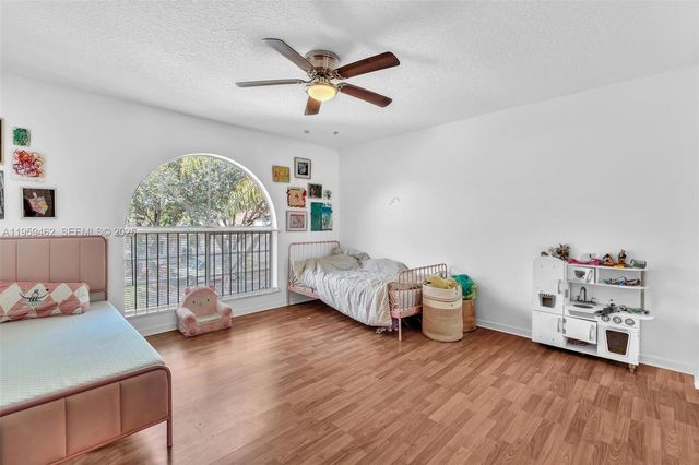 2927 Bogota Ave -, Cooper City, FL 33026